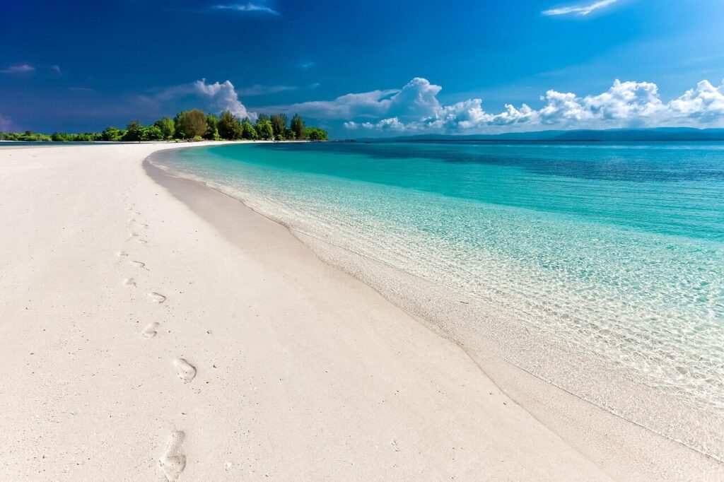beach, sea, footprints, sand, sandy beach, seashore, shore, coast, coastline, shoreline, tropical island, landscape, nature, tropical, white sand beach, travel, indonesia